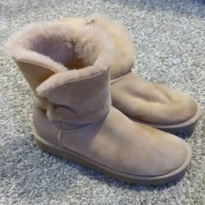Womens Size 11 Uggs